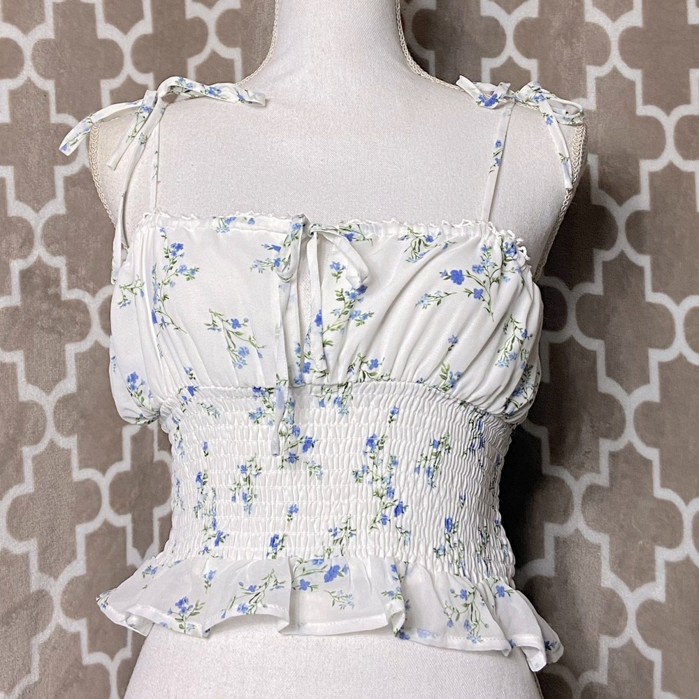 Forever 21 White Floral Crop Top Size S